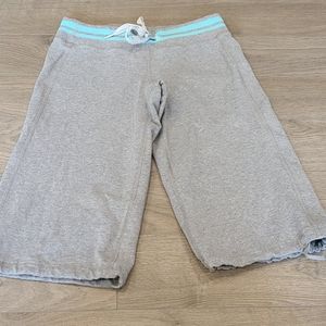 ❄️ 2/$40 Gray Lululemon Capris